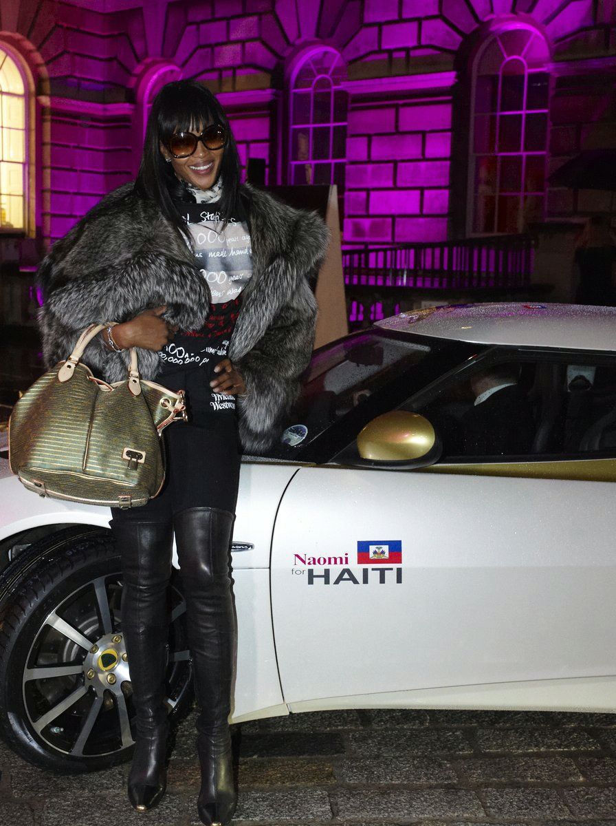 Naomi ajuta victimele din Haiti