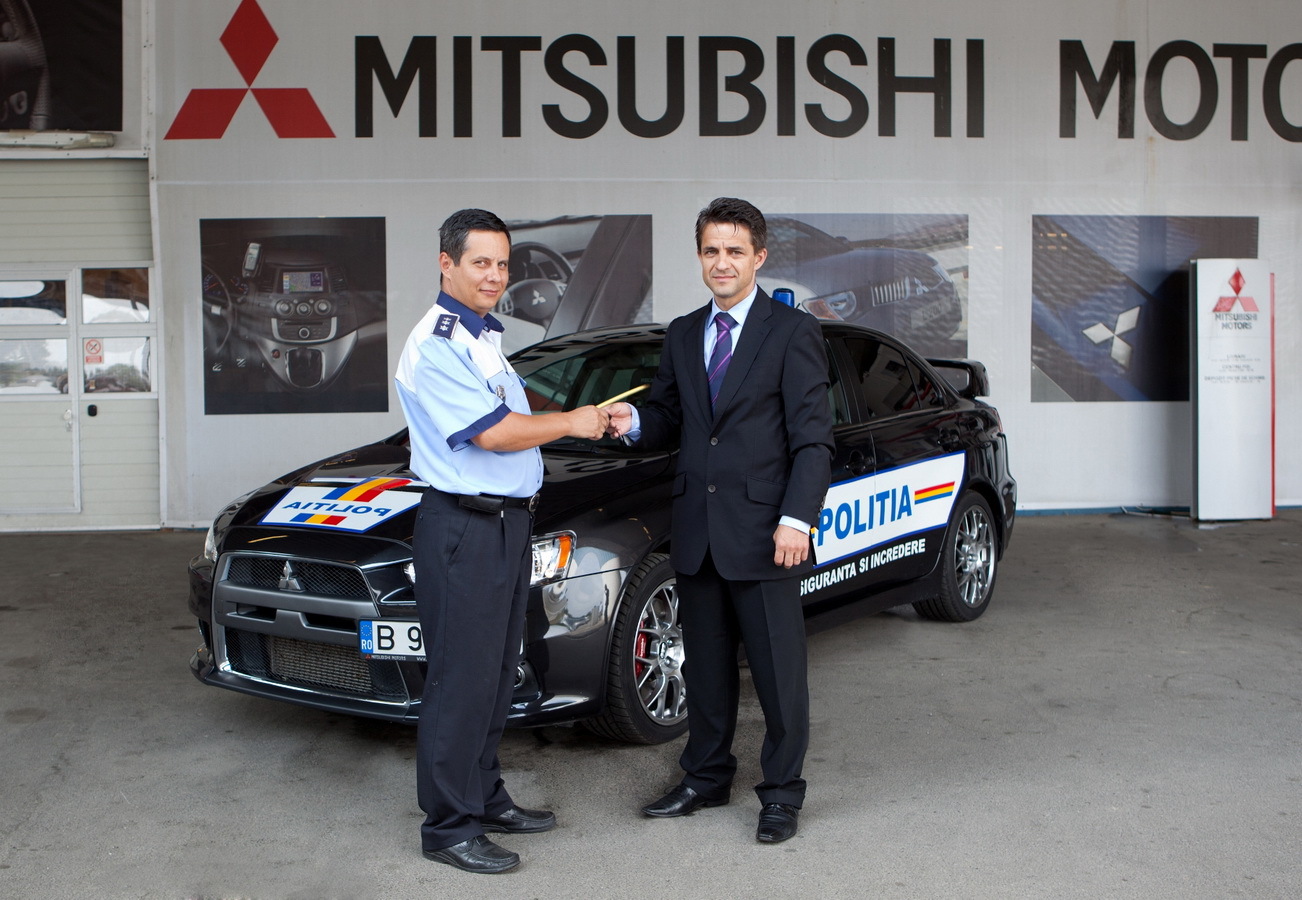 Comisar Şef George Grigore, şeful Secţiei de Poliţie Autostrăzi şi Daniel Antor, Director Executiv M Car Trading