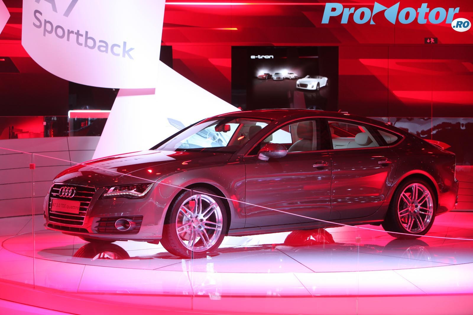 Noul Audi A7 este un fel de hatchback-coupe-cu-4-usi, fiind foarte masiv, dar si elegant
