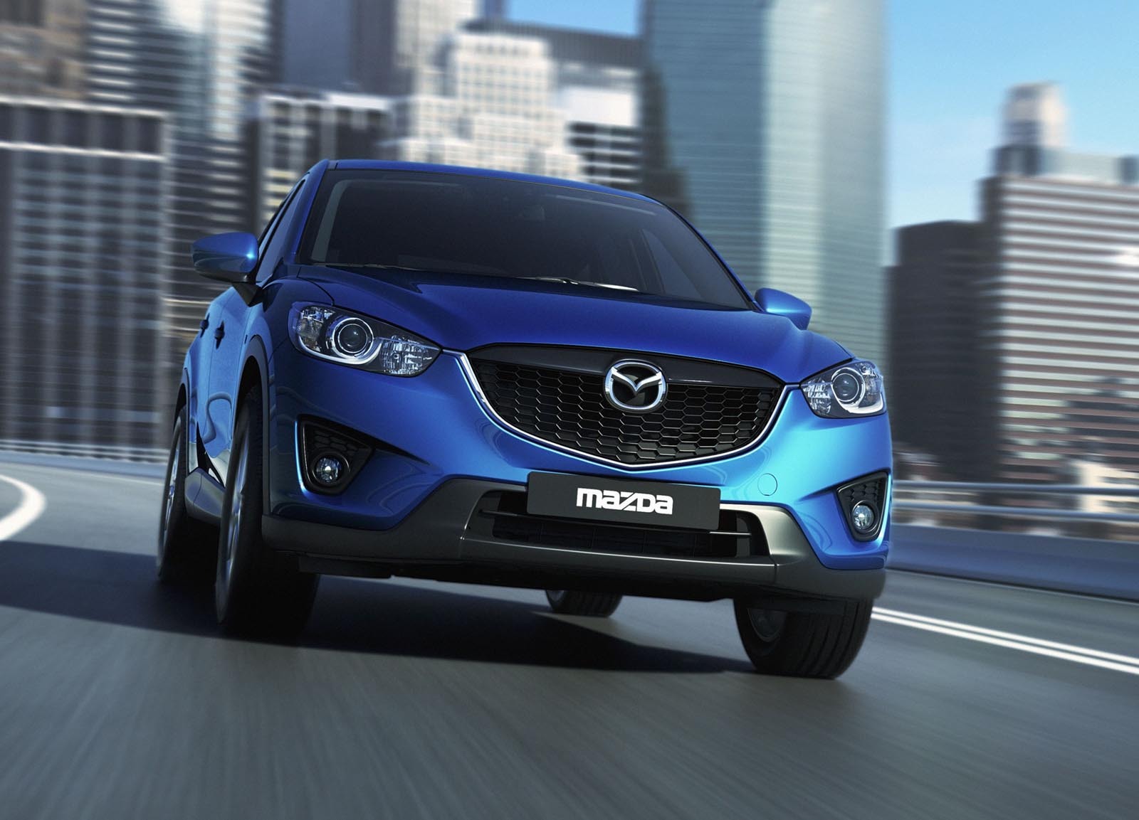 Noua Mazda CX-5 are un aspect sportiv si chiar agresiv, anuntandu-se un concurent de temut intre SUV-urile compacte