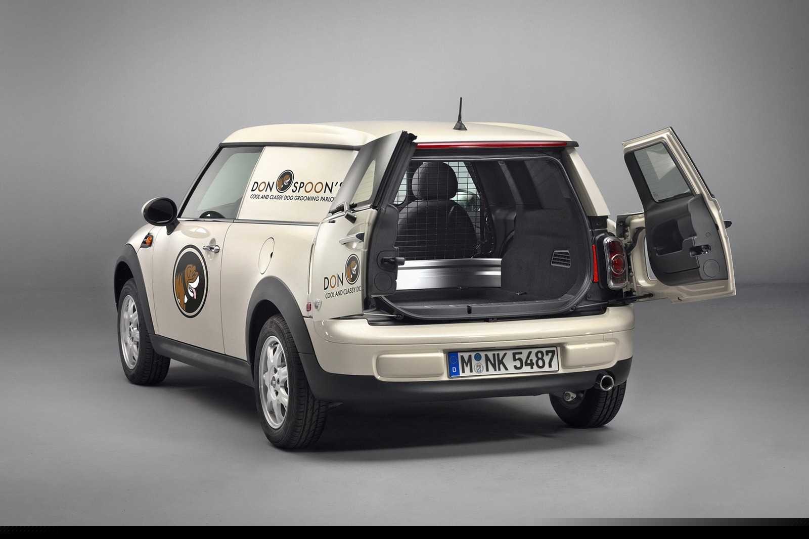 Spatiul de incarcare al lui Mini Clubvan are 115 cm lungime si o capacitate de peste 800 litri