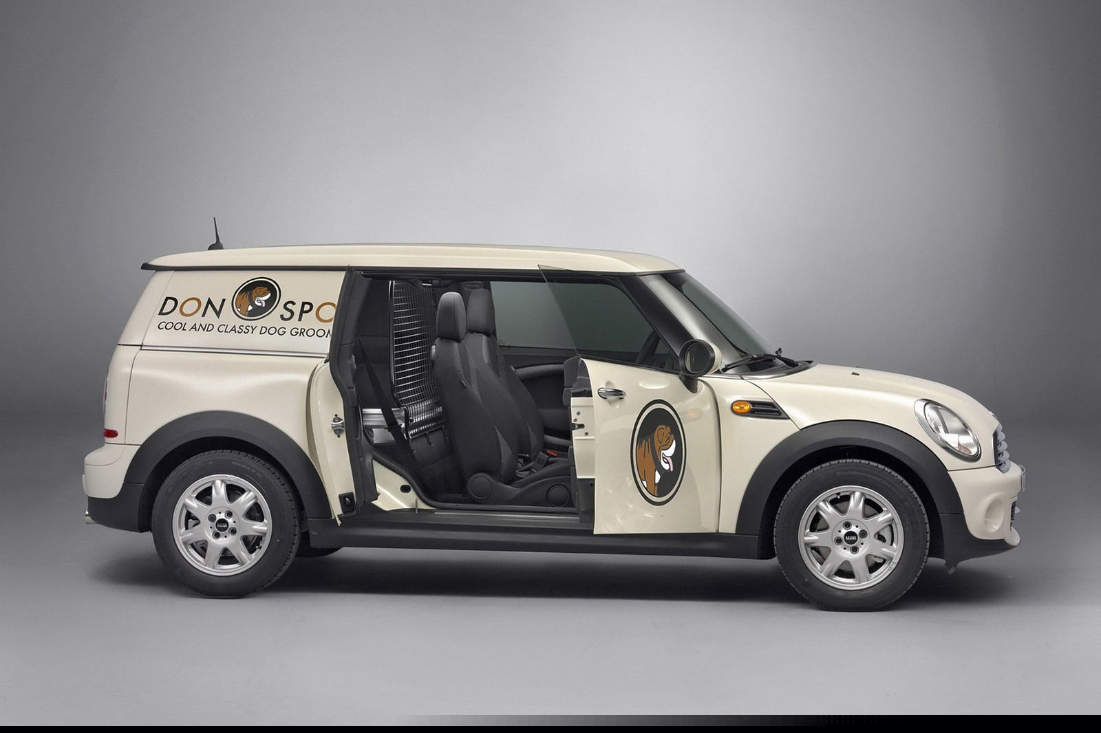 Desi e utilitara, Minio Clubvan nu renunta la dotarile premium