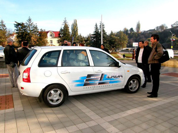 Lada EL este bazata pe versiunea break a lui Lada Kalina