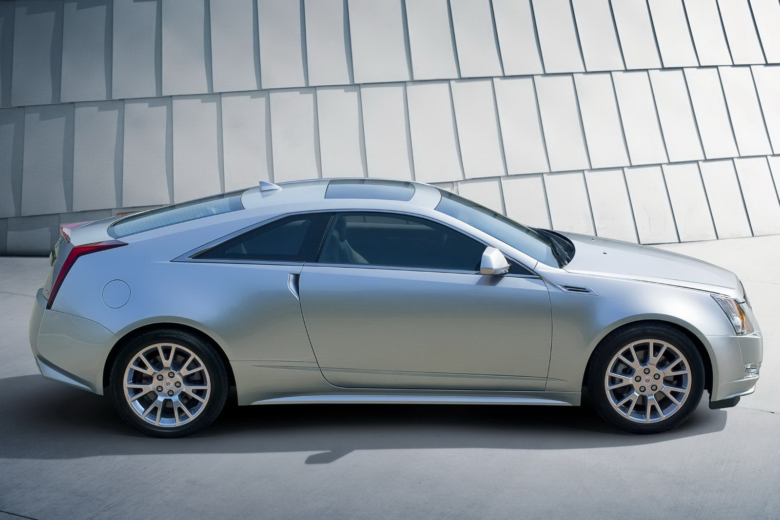 CTS Coupe tinteste Audi si BMW