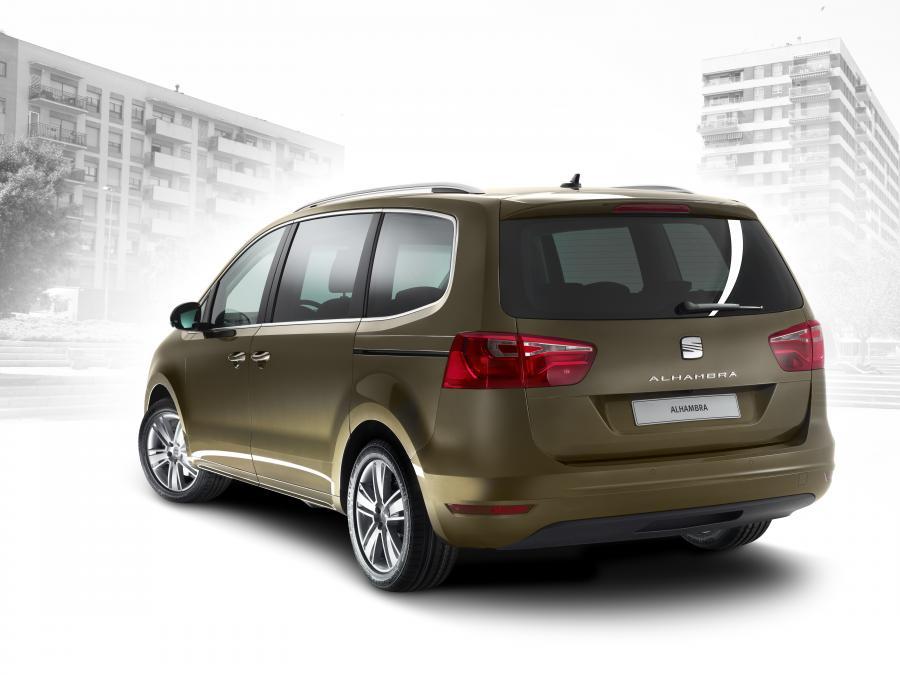 Seat Alhambra are un aspect familiar, mai feminin decat Sharan