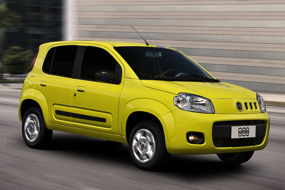 Pentru inceput, Fiat Uno este oferit cu doua motoare flex-fuel, de 1,0 si 1,4 litri