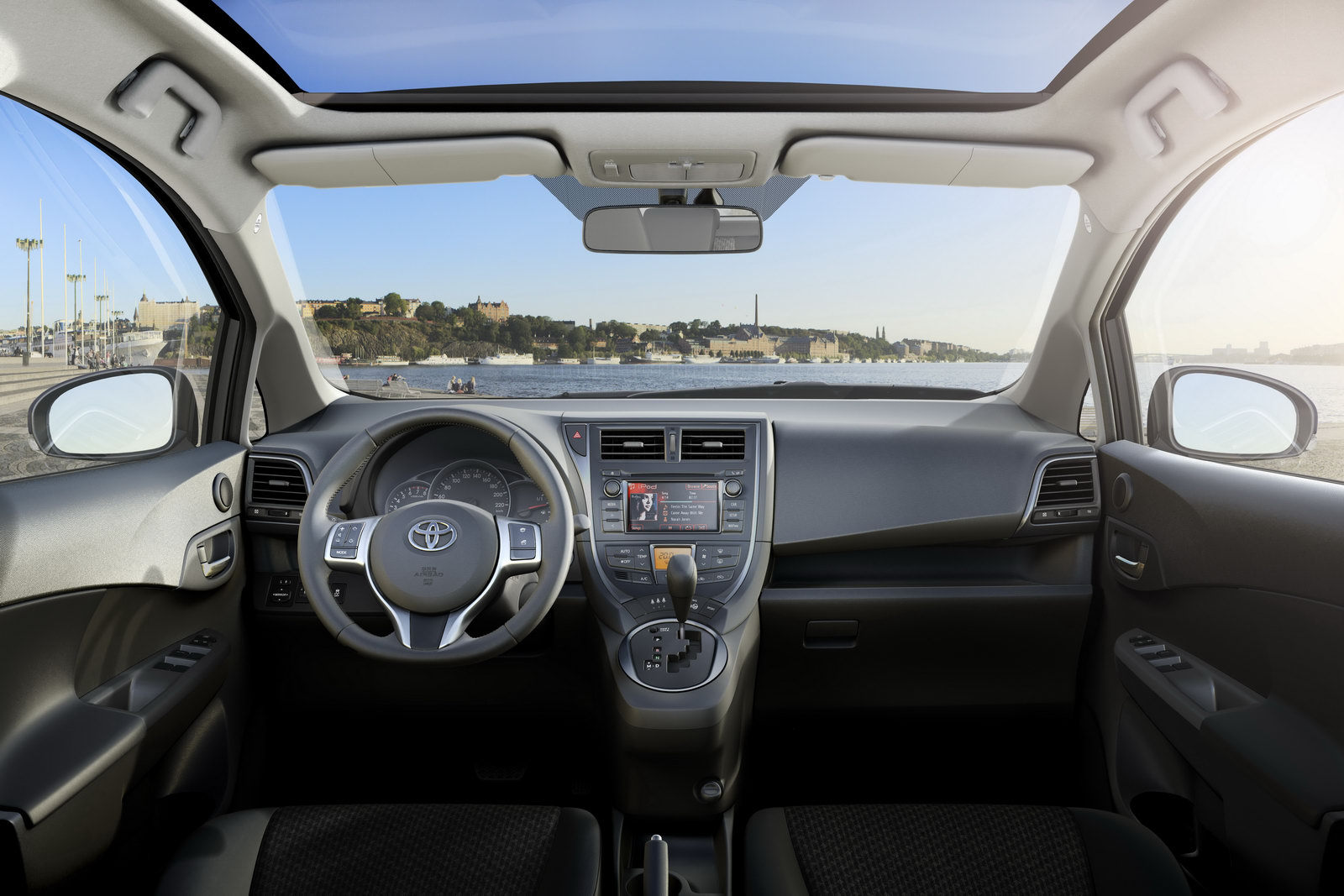 Toyota Verso-S promite mult spatiu