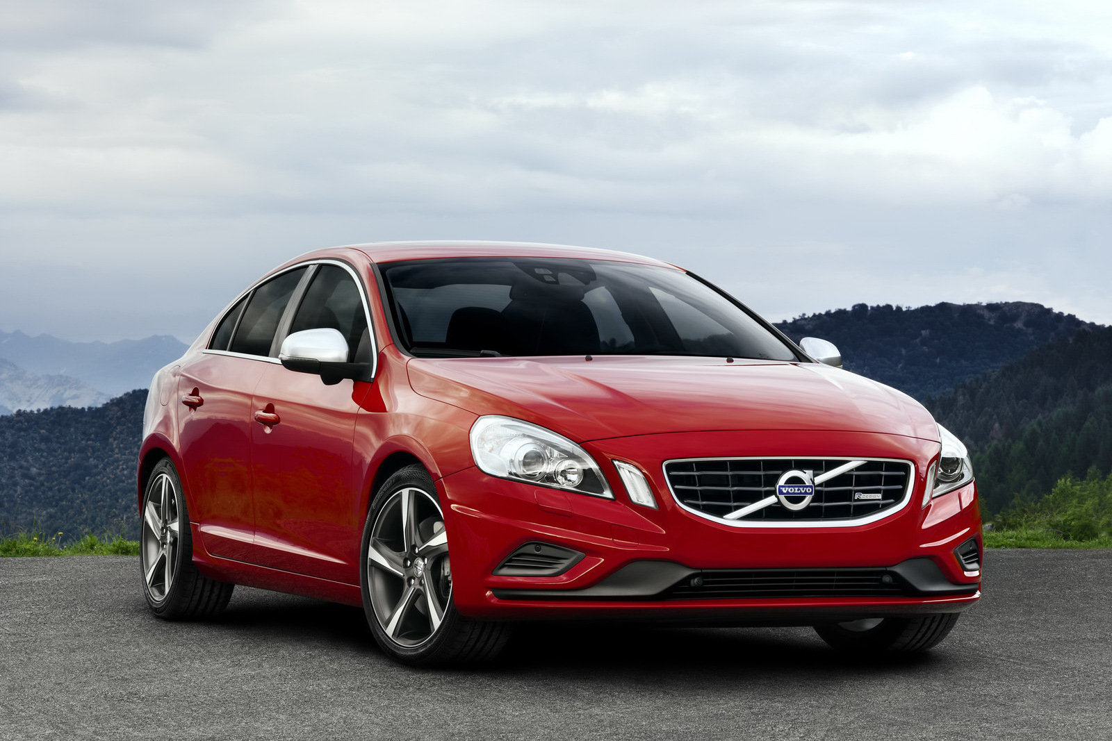 Cu ocazia Salonului Auto Paris 2010, Volvo va prezenta S60 si V60 R-Design