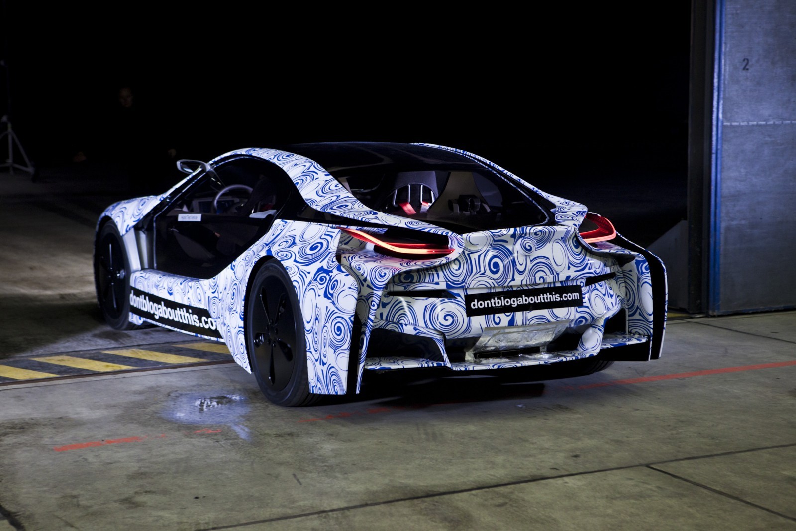 Sistemul hibrid de pe BMW Vision are 3 motoare, unul diesel si doua electrice, puterea totala fiind de 328 CP