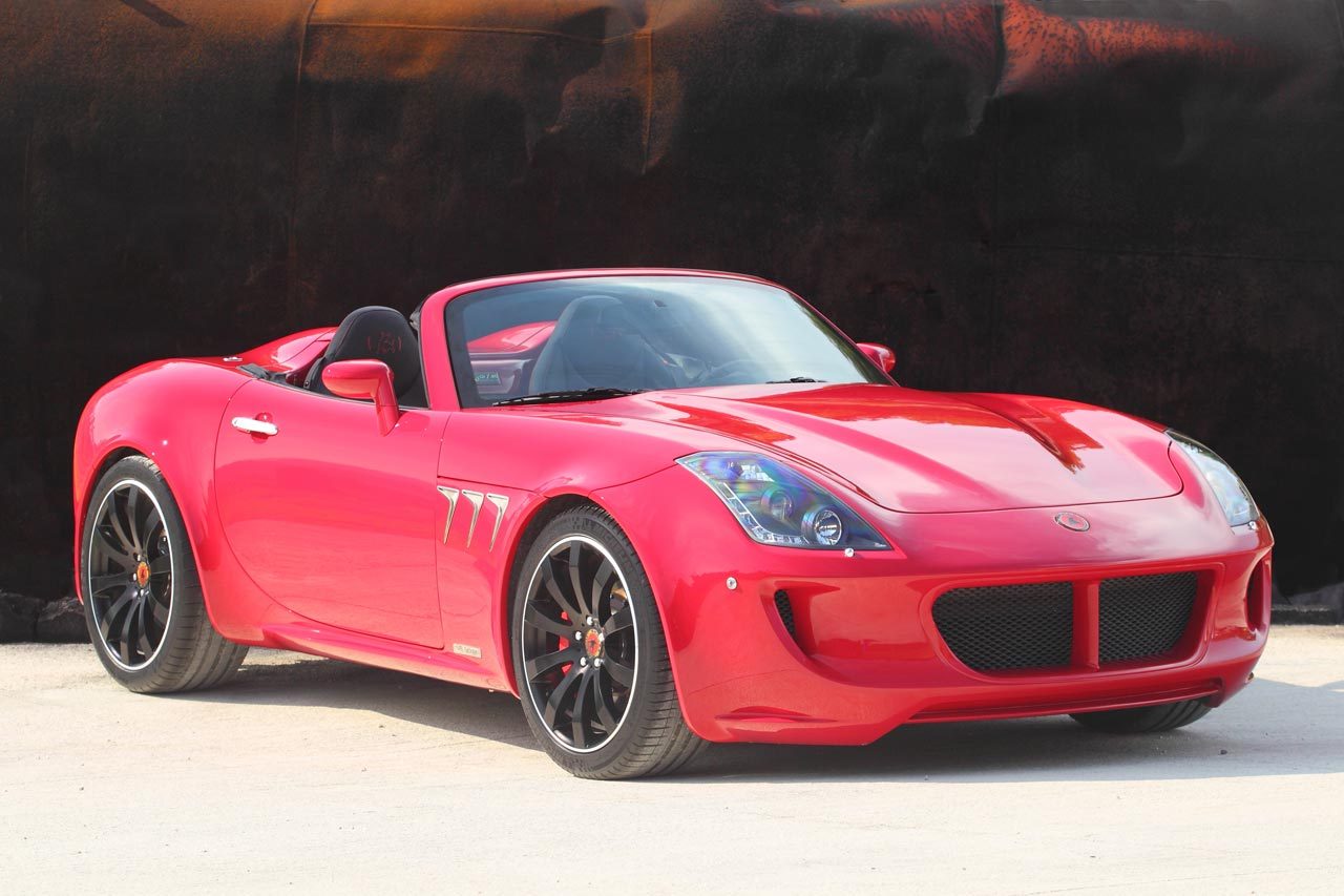 Tauro V8 Spider este bazat pe defunctul model american Pontiac Solstice