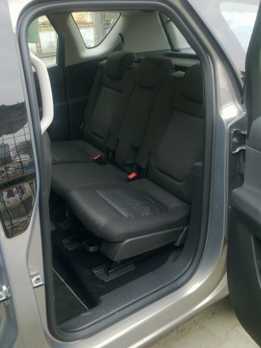 Usile din spate cu deschidere inversa ii confera lui Opel Meriva multe avantaje