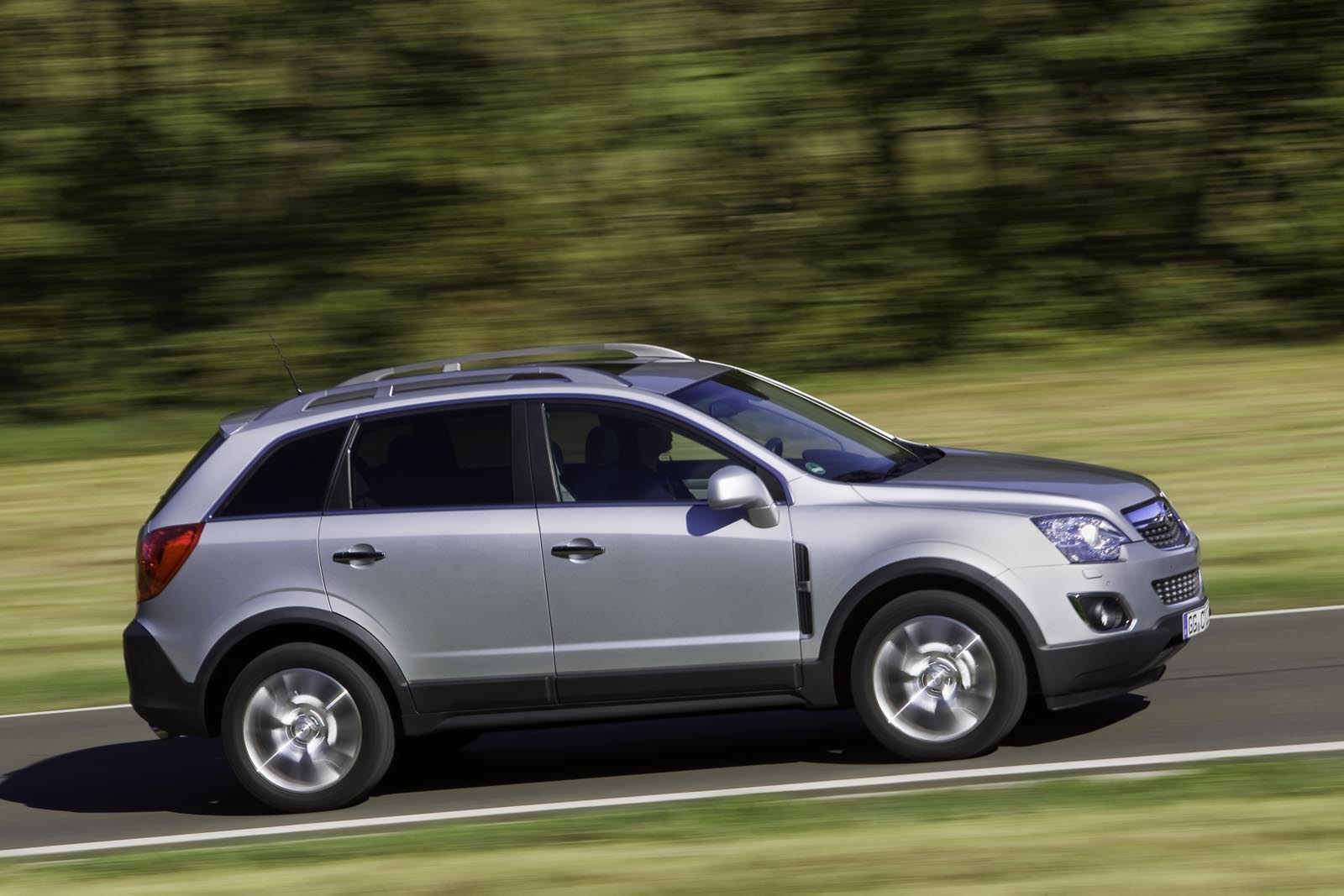 Opel Antara facelift arata ca un SUV dinamic, lucru pus in evidenta si de pachetul tehnic