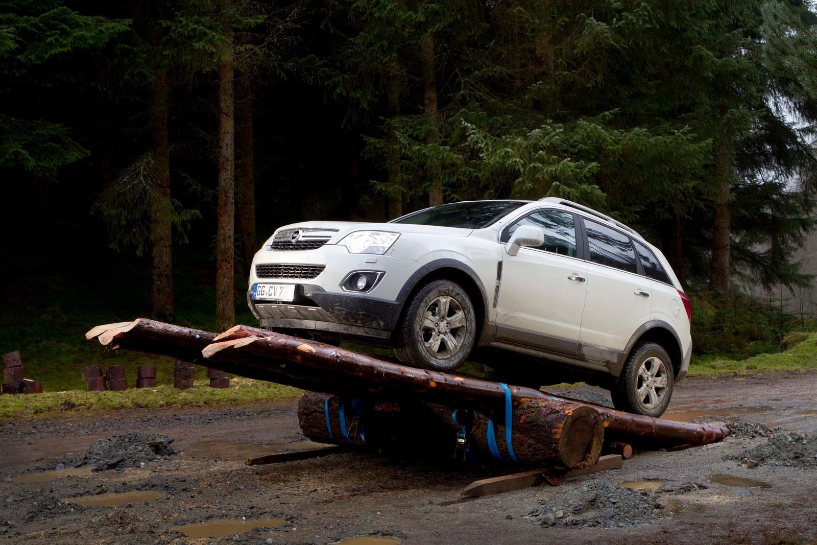 Opel Antara facelift este un SUV decent in offroad usor, la fel ca si concurenta