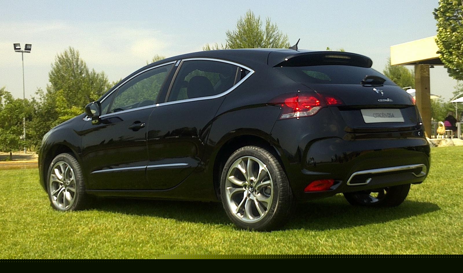 Citroen DS4 nu are un rival direct, dar concurenta exista, din perspectiva pretului si imaginii inedite