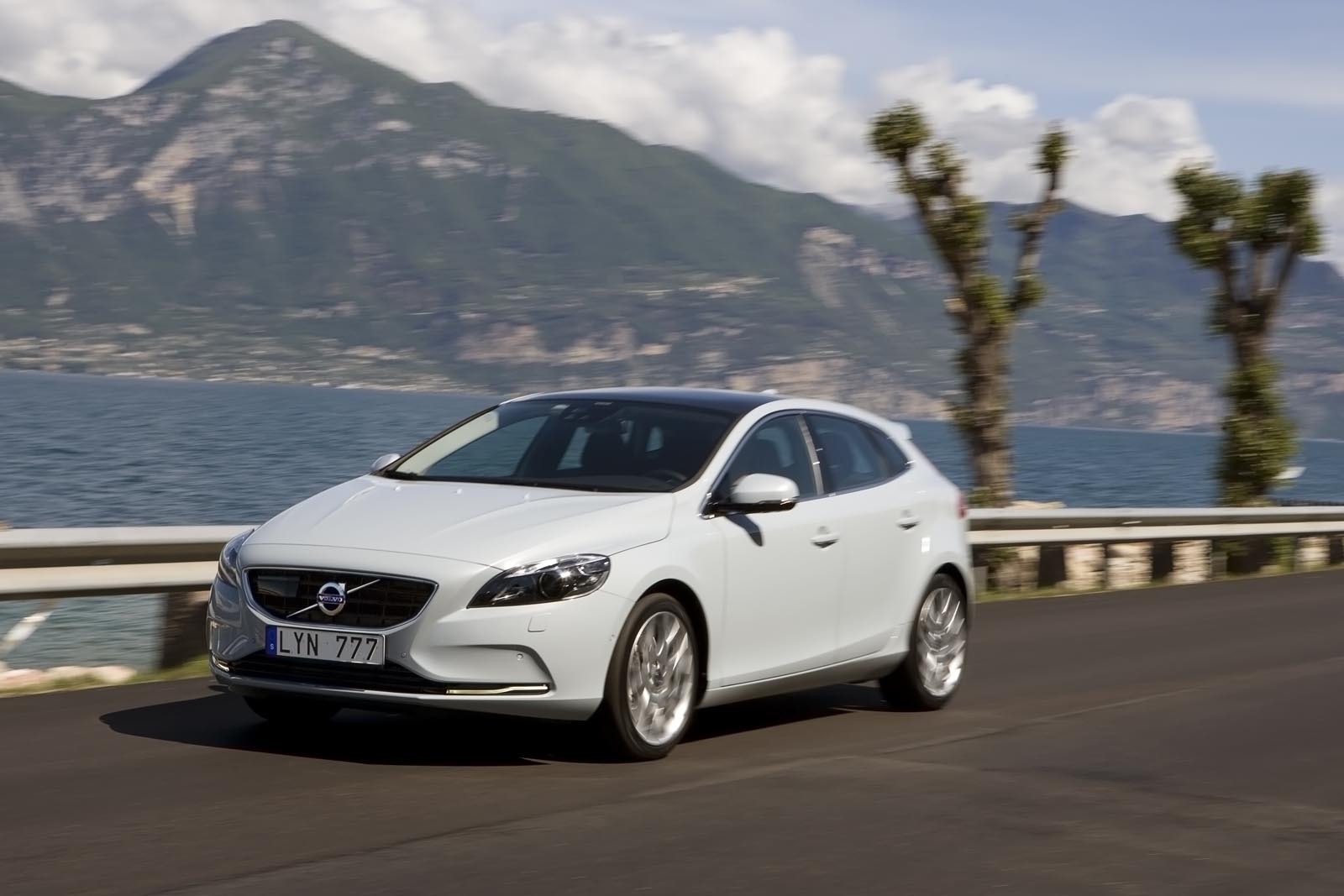 Suspensia normala ii confera lui Volvo V40 atat un bun nivel de confort, cat si o buna stabilitate