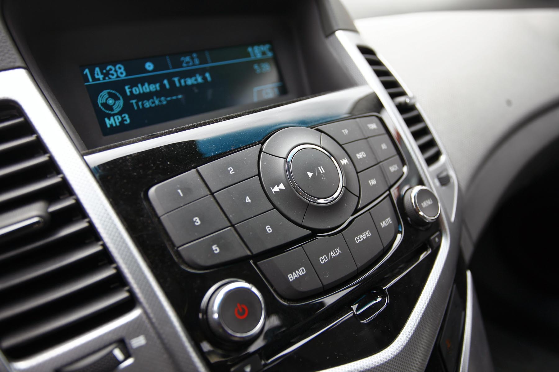 Ergonomie si lizibilitate foarte bune la bordul lui Chevrolet Cruze