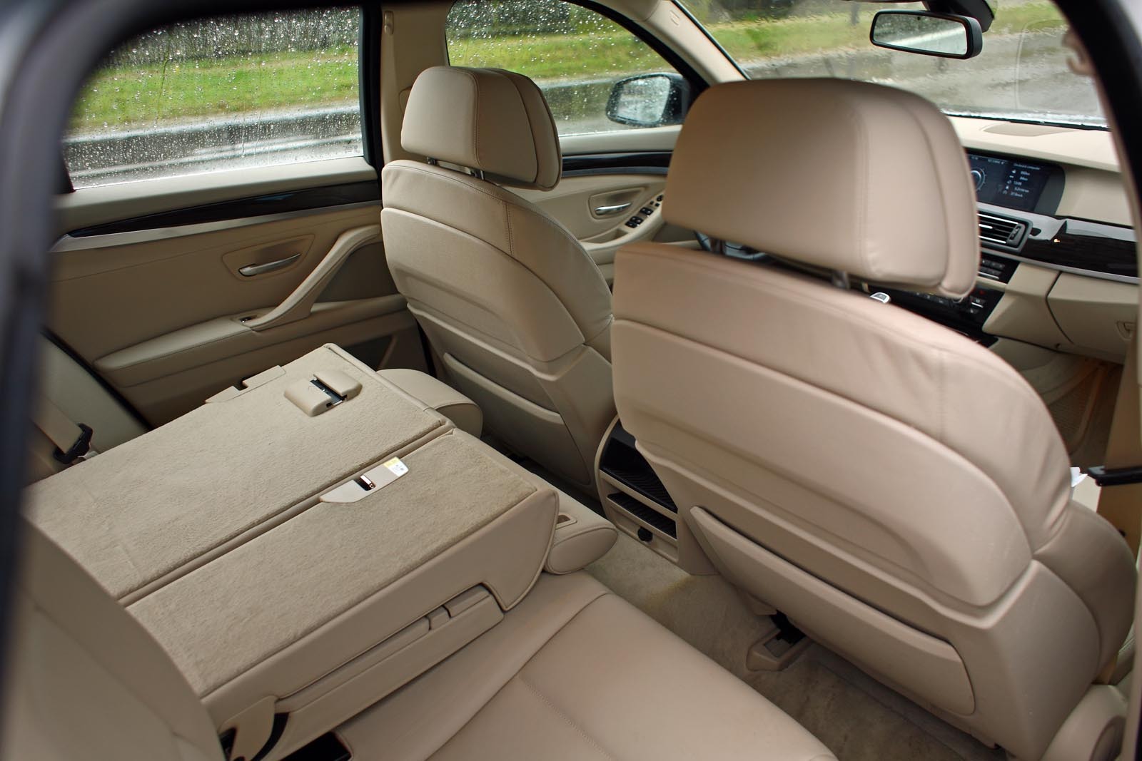 Prin rabatarea banchetei, BMW Seria 5 Touring nu devine un recordman in clasa lui