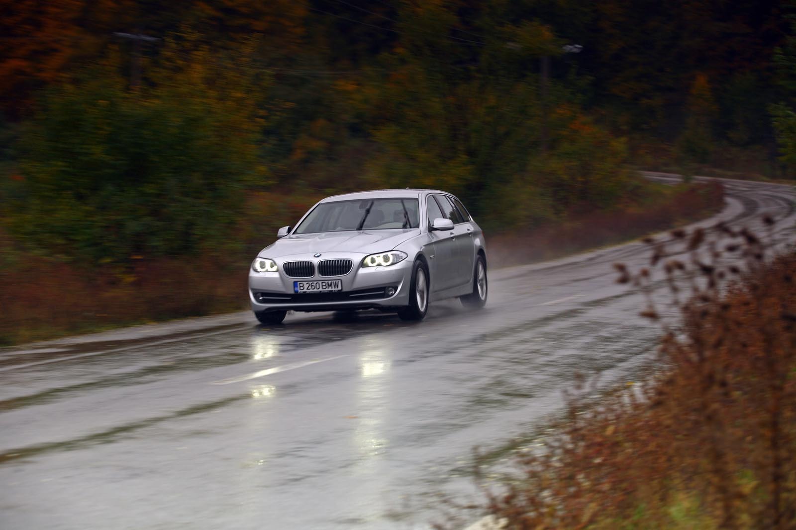 BMW 530d Touring, dotat cu Integral Active Steering, este un devorator de viraje