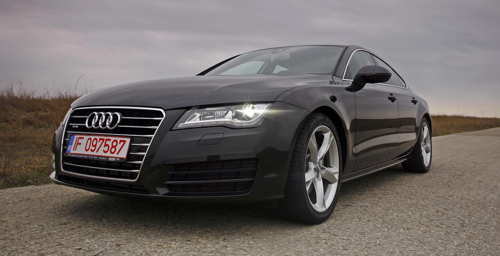 Audi A7 Sportback are o parte frontala familiara, mizand pe discretie si eleganta