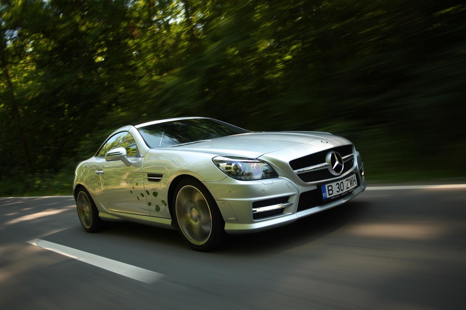 SLK 200 Edition1 e mai putin performant decat SLK 350, dar e foarte economic