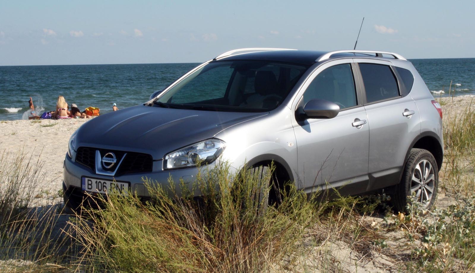 Nissan Qashqai arata ca un hatchback compact usor mai mare, fara impozanta unui SUV