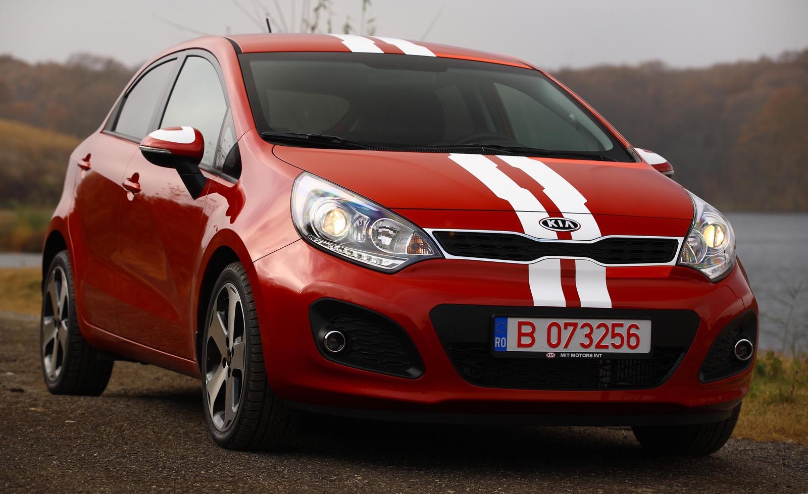 Noua KIA Rio are un design tineresc si tuse de Fast and Furious