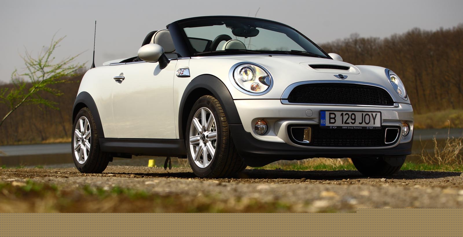 Mini Roadster se diferentiaza suficient de bine fata de Mini Cabrio