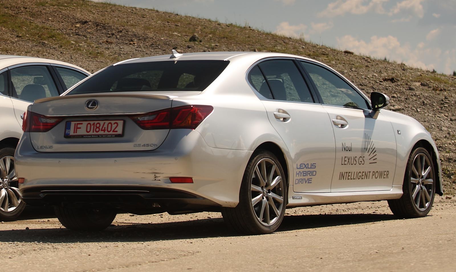 Lexus GS 450h F-Sport devine o berlina premium de clasa mare cu un look realmente sportiv