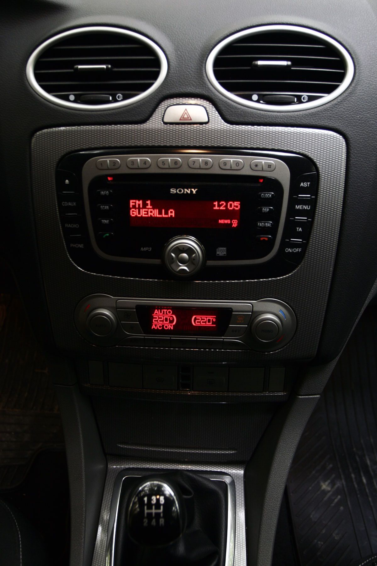 Ford Focus - Consola centrală
