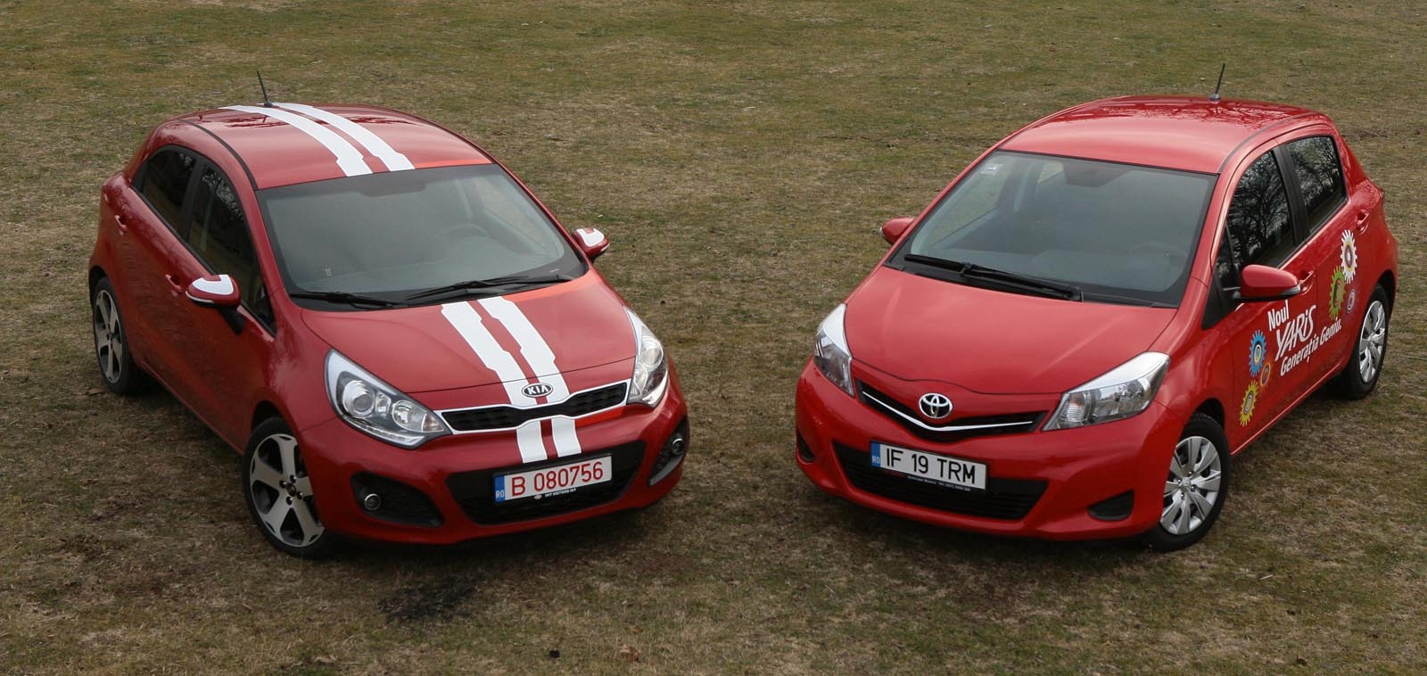 KIA Rio iese in evidenta fata de Toyota Yaris, gratie jantelor si stickerelor