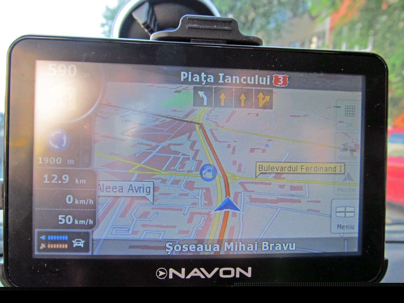 In trafic urban, Navon N670 iGO8 da dovada de un bun nivel al detaliilor pe harta