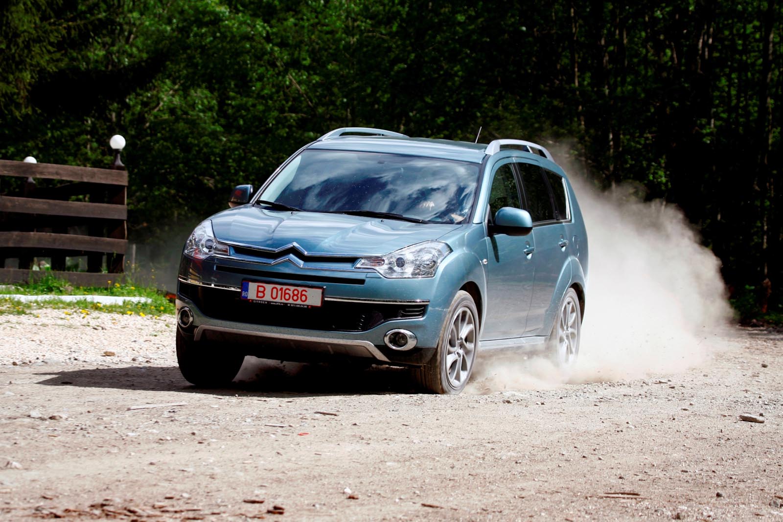 Citroen C-Crosser - maşina oficiala