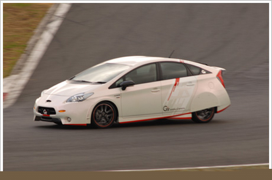 Prius mizeaza pe look racing
