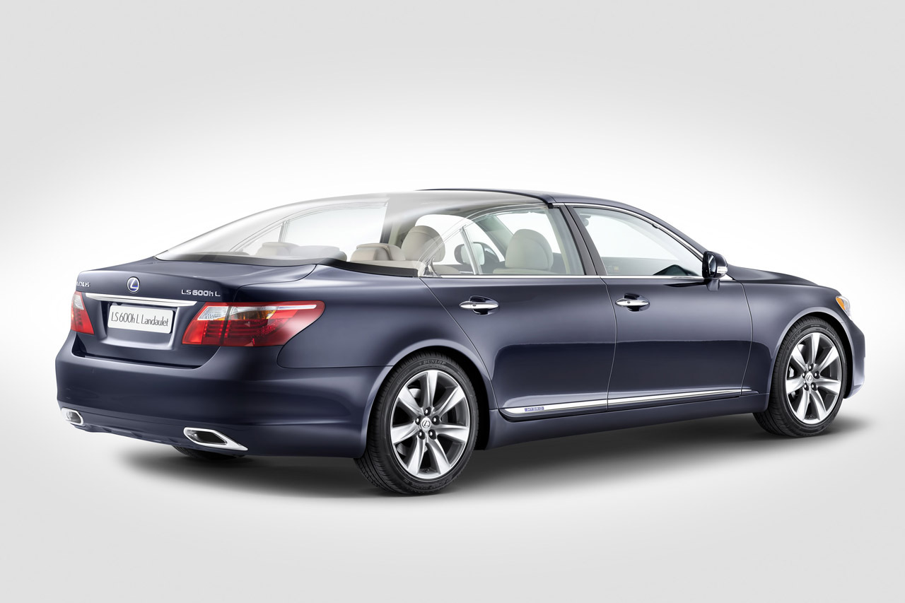 Lexus LS600h Landaulet are partea din spate a plafonului din policarbonat